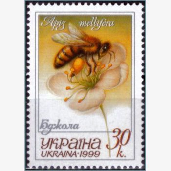 FR17701 | Ucrânia - Abelha polinizando flor